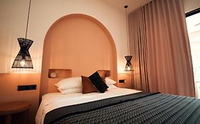 Black Honey Aparthotel